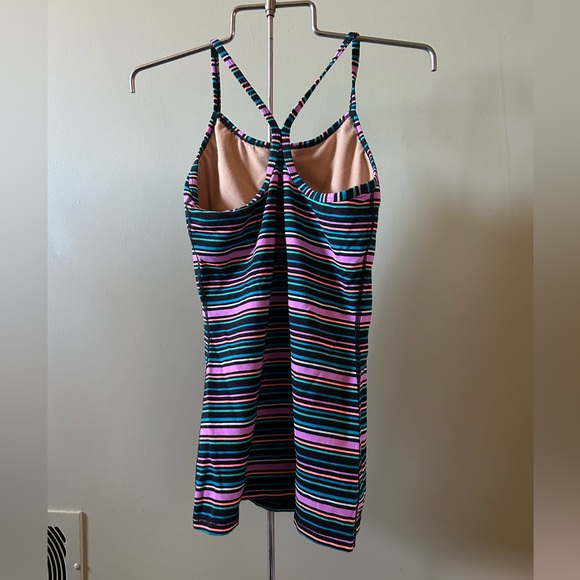 Ivivva racer back tank top with ability to add cups. (Size 14) - Picture 2 of 5